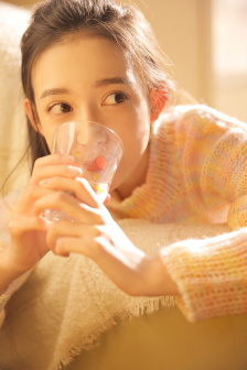 刘雨欣晒女儿照片